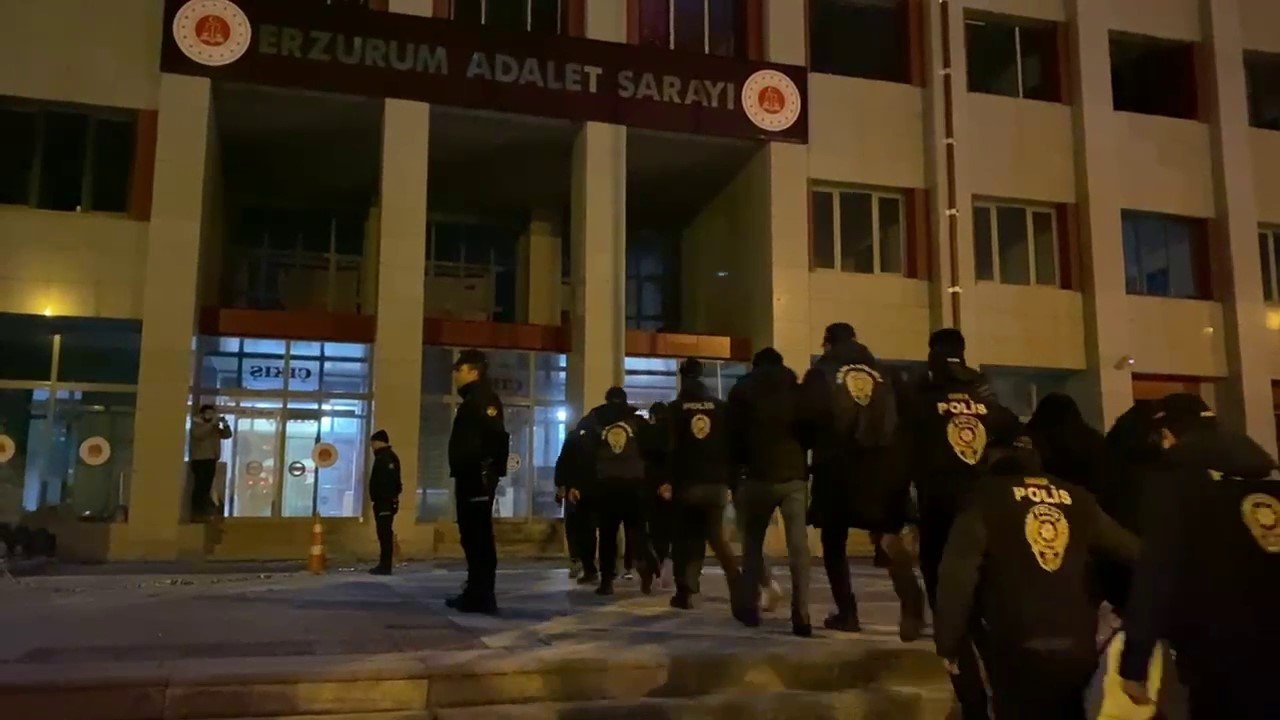 Erzurum'da sahte araç kiralama sitesi açarak vatandaşları dolandırdılar