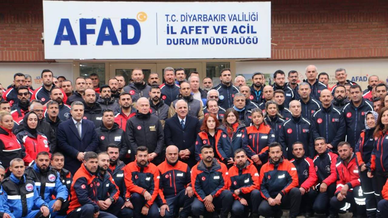 Diyarbakır Valisi 217 AFAD personelinin peç takma törenine katıldı