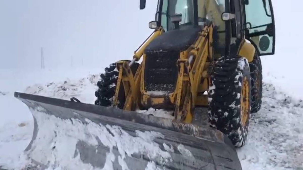 Bitlis’te ekiplerin kar mesaisi devam ediyor