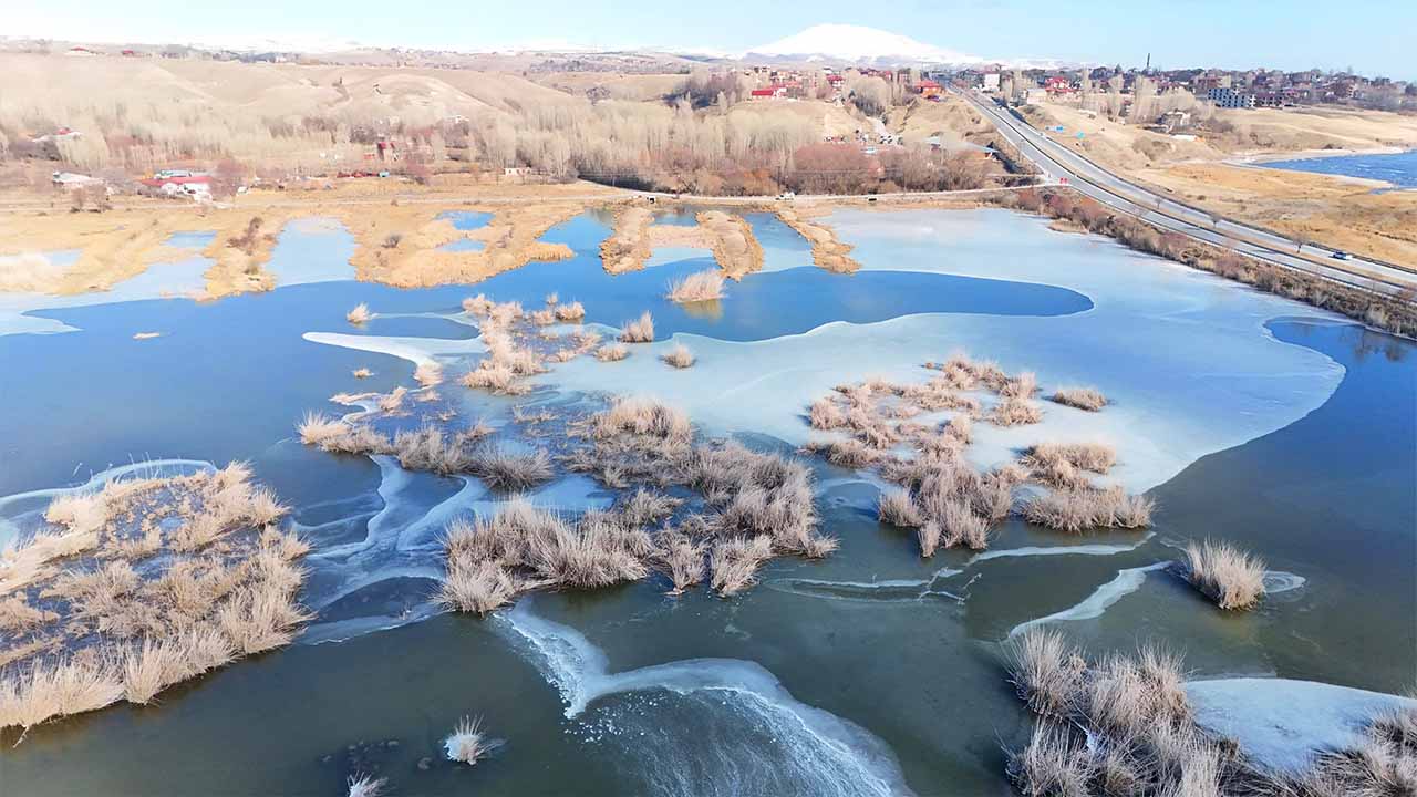 Bitlis’te donan Kuş Cenneti havadan görüntülendi