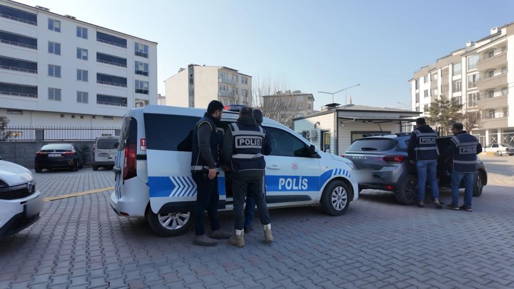 Iğdır'da 4 göçmen kaçakçısı yakalandı: 2 şüpheli tutuklandı