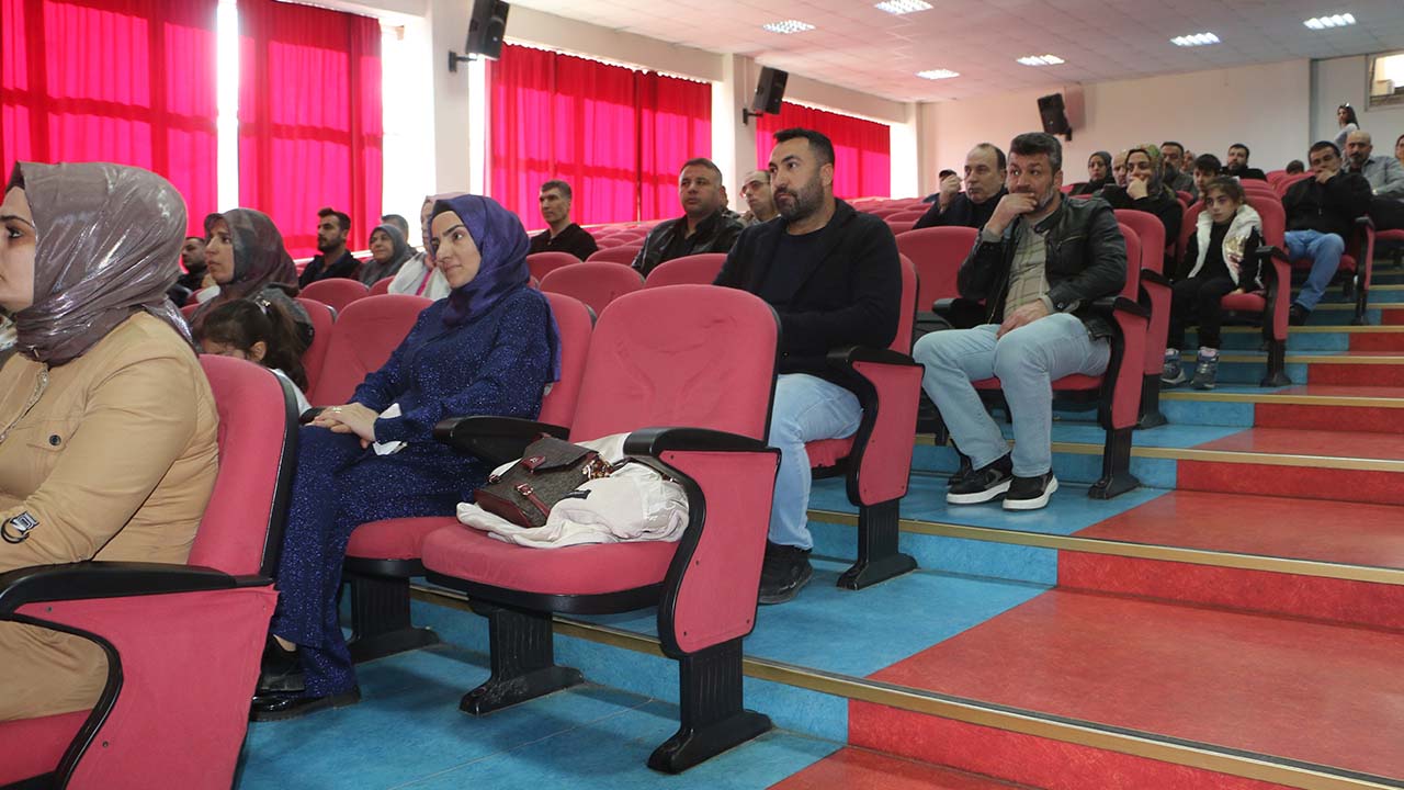 Diyarbakır'da aile içi iletişim semineri yapıldı