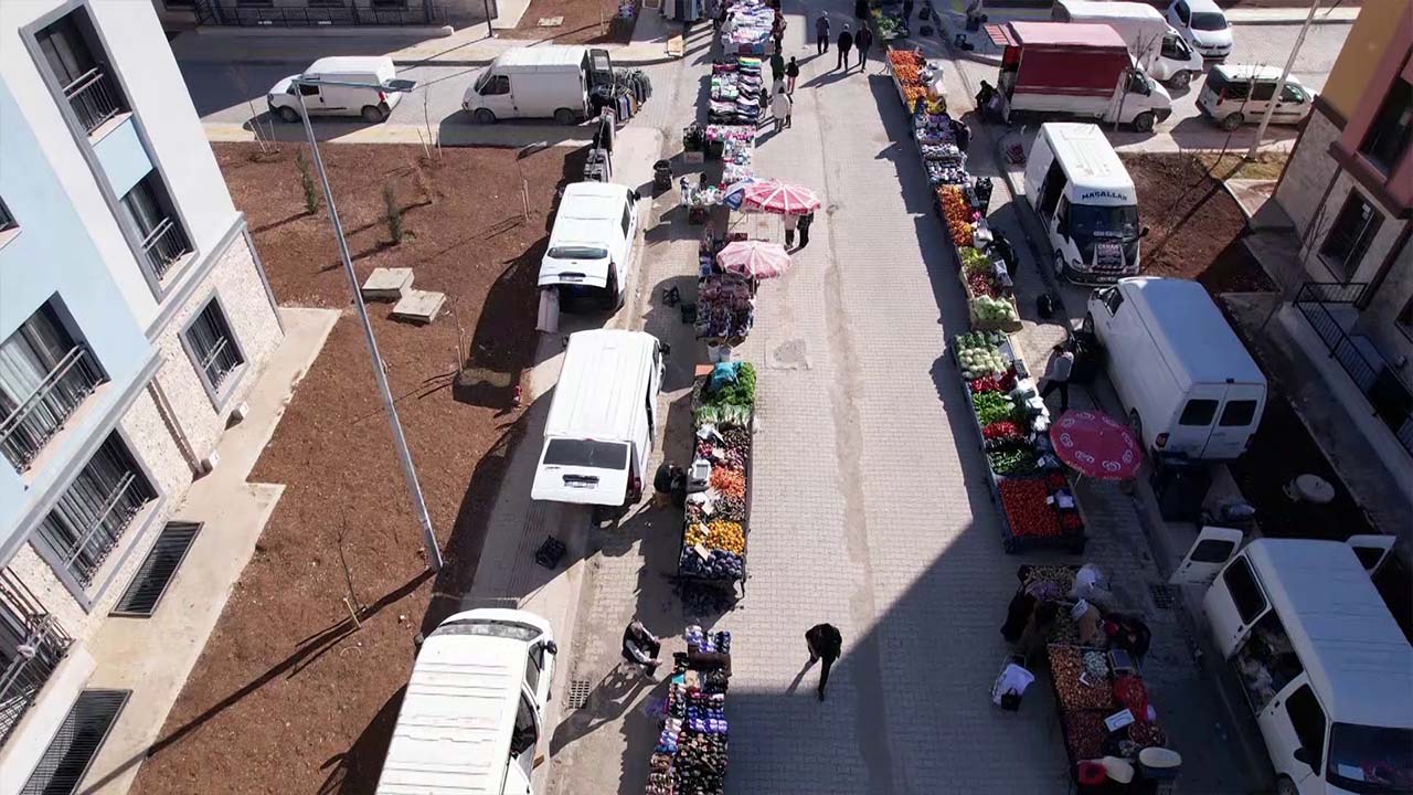 Adıyaman’daki depremzedelere semt pazarı