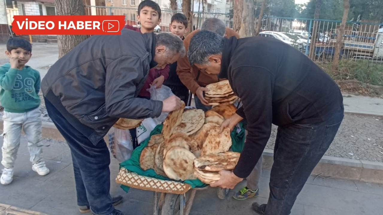 Diyarbakır’ın yöresel tandır ekmeğini havada kaptılar