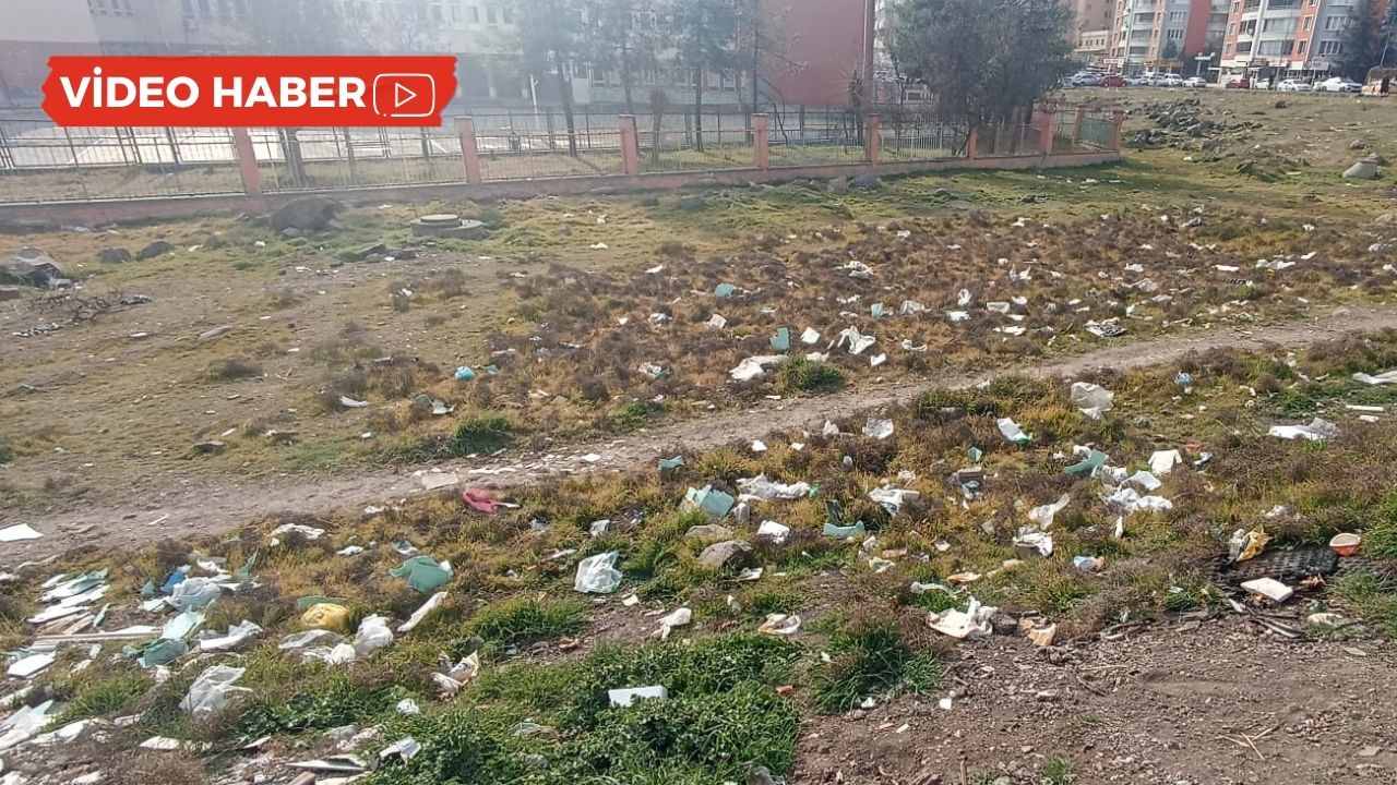 Diyarbakır’daki okulun dibinde çöplük!