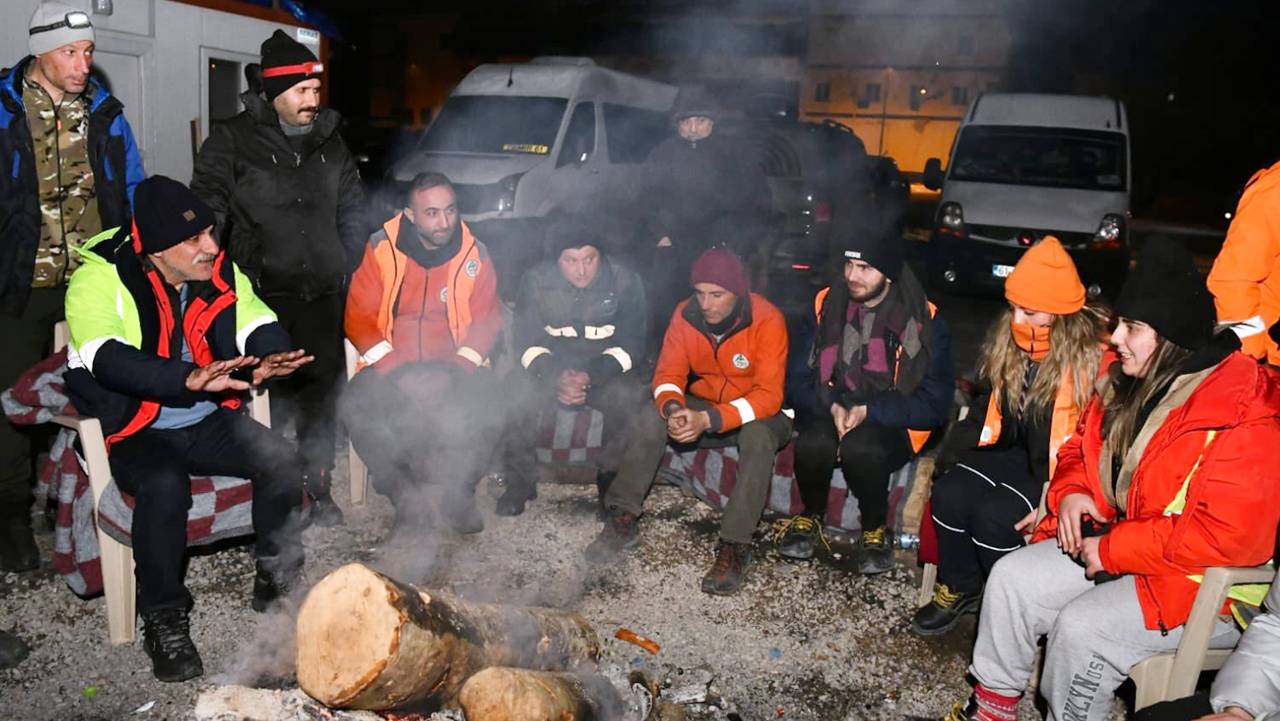 Diyarbakır Valisi’nden fotoğraflı deprem anması