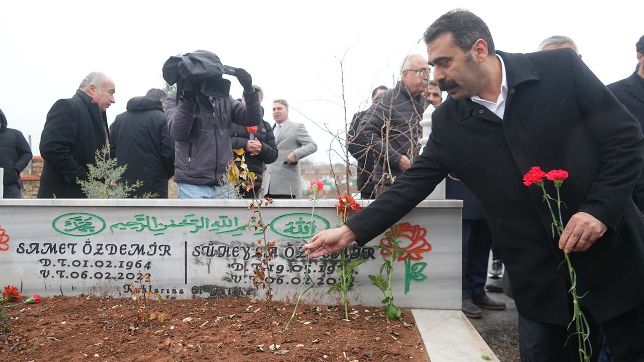 Diyarbakır’da hüzünlü anma: Karanfiller bırakıldı