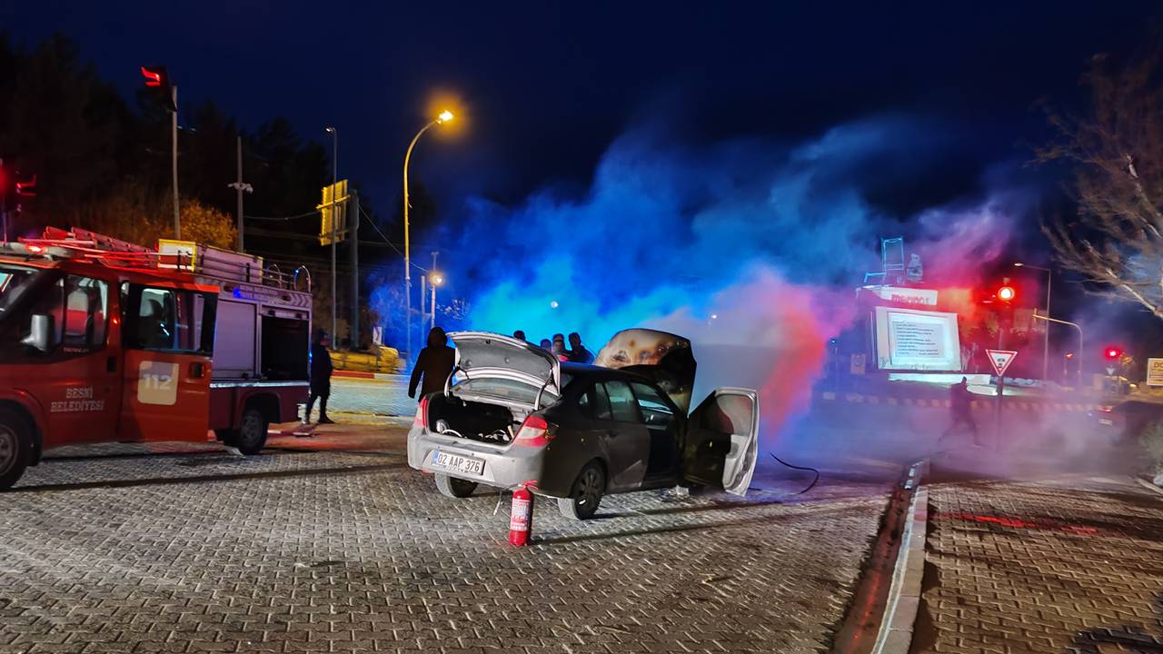 Adıyaman’da seyir halindeki araç yandı