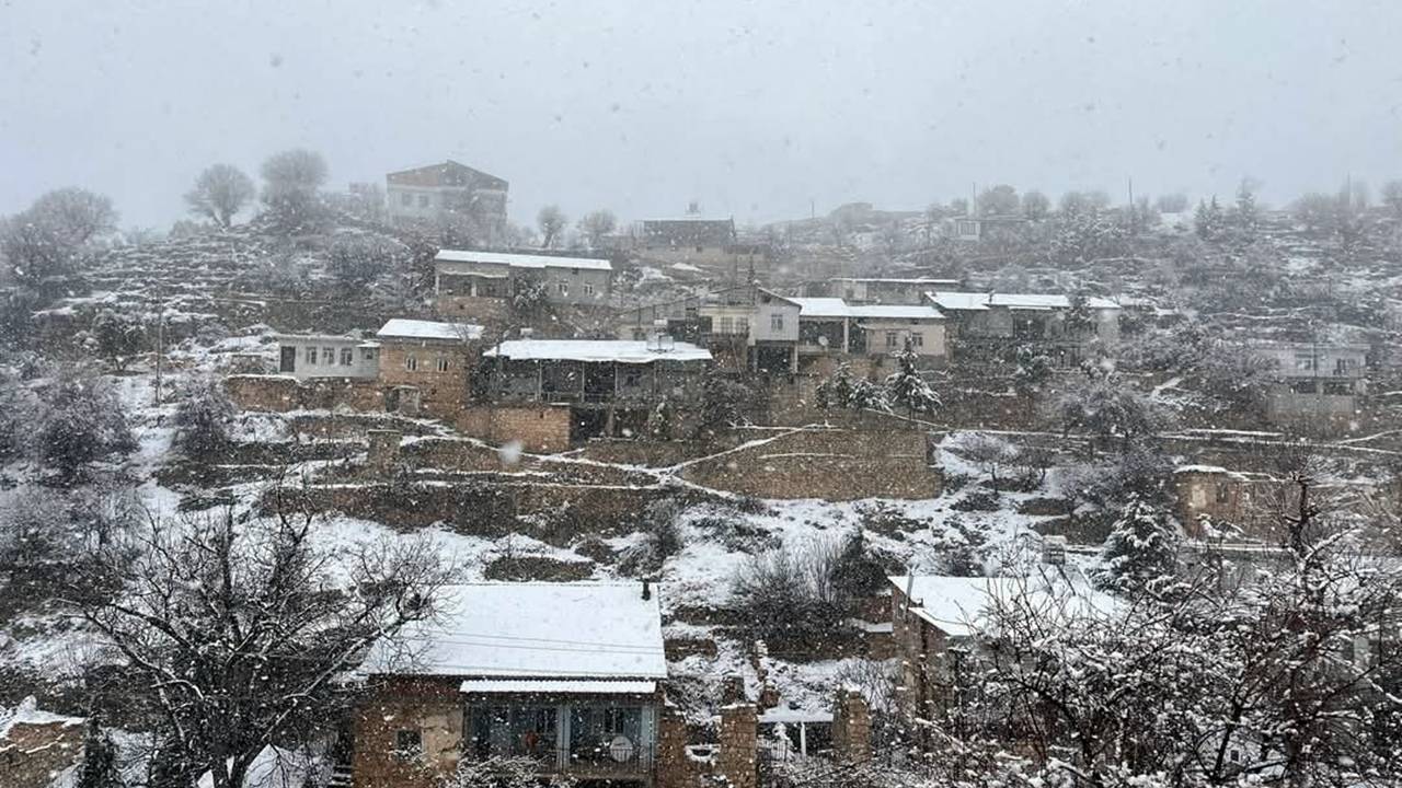 Adıyaman’da 18 köy yolu ulaşıma kapandı