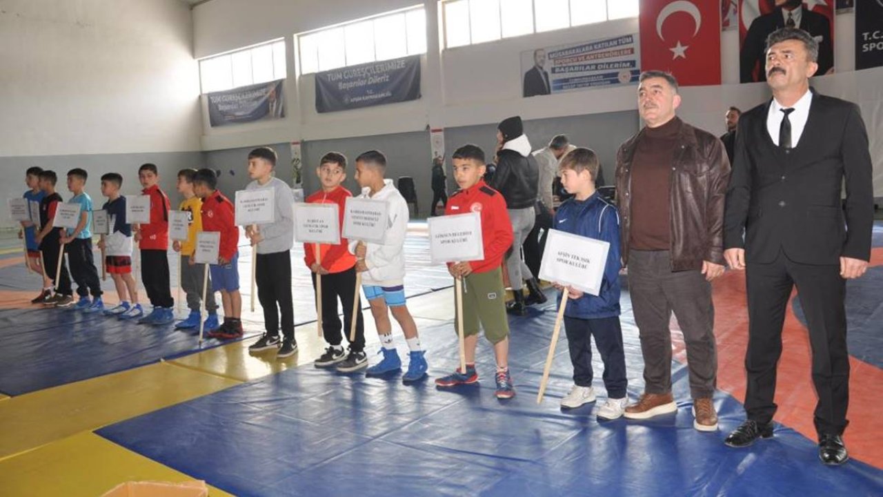 Depremde hayatını kaybeden sporcuların anısına turnuva düzenlendi