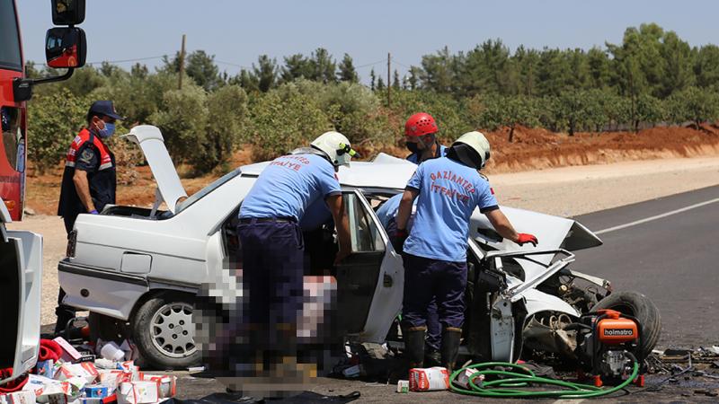 Gaziantep'te iki araç çarpıştı: 1 ölü, 2 yaralı