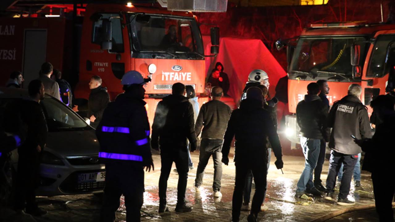 Siirt’teki yangın söndürüldü: 20 kişi hastaneye kaldırıldı