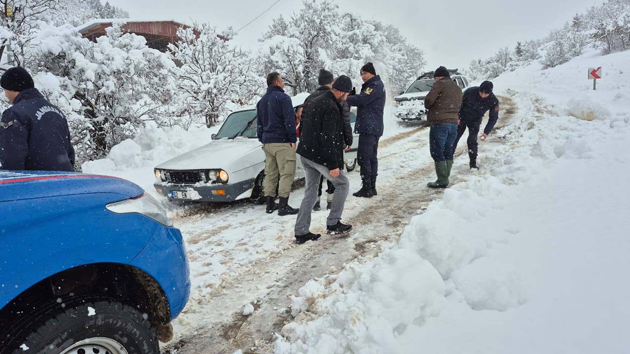 Adıyaman'da kar’da mahsur kalan hamile kadın hastaneye ulaştırıldı