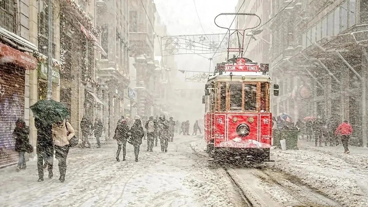 İstanbul'da kar yağışı sebebiyle okullar tatil edildi