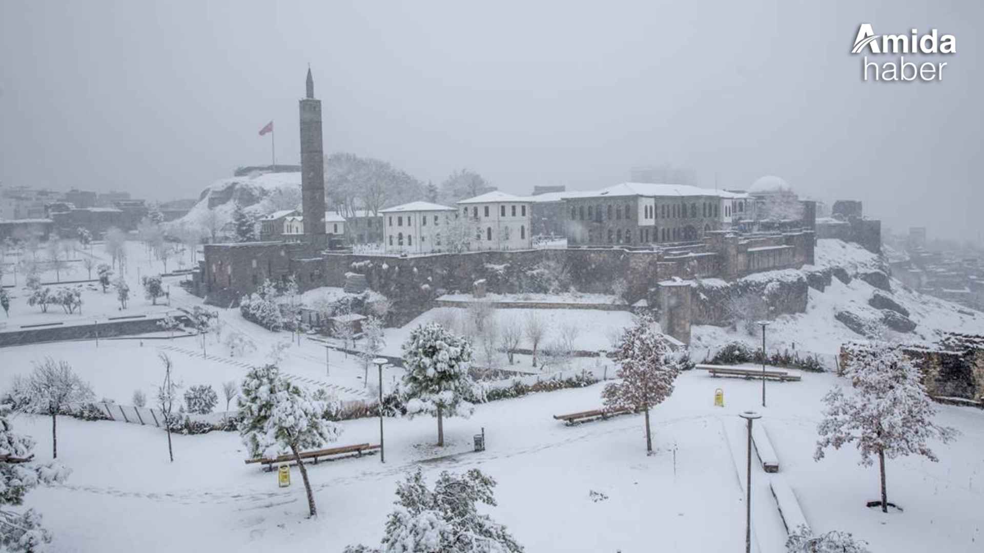 Diyarbakır’da kar yağışı başladı