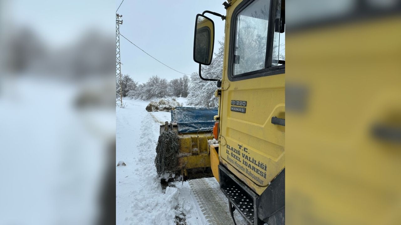 Elazığ’da kapanan 159 köy yolunda çalışmalar devam ediyor