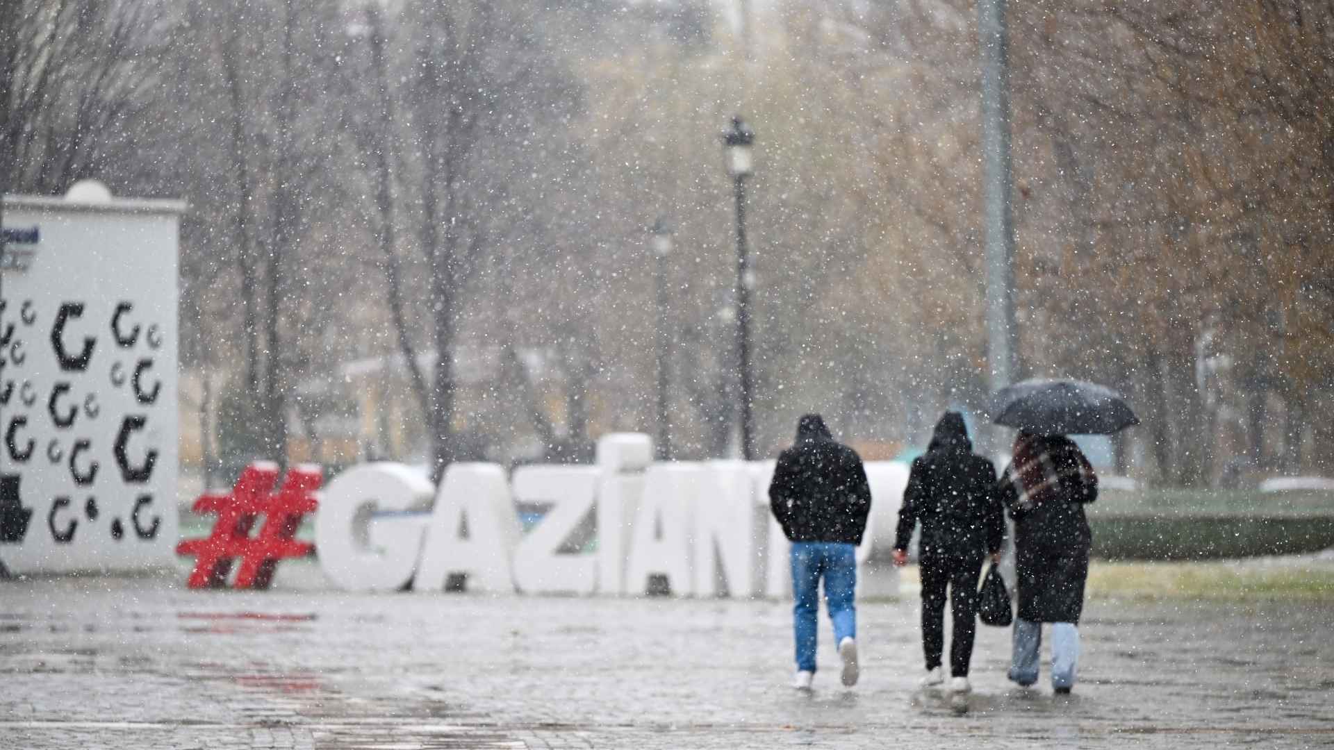 Gaziantep'te kar yağışı etkili oluyor