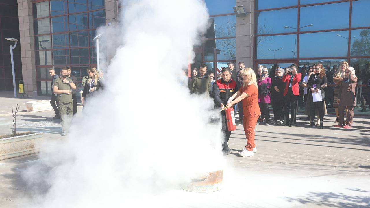 Diyarbakır’daki 10 bin sağlık personeline itfaiye eğitimi