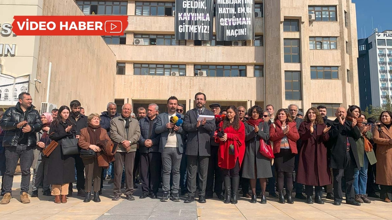 Diyarbakır’da belediye önünde kayyım protestosu