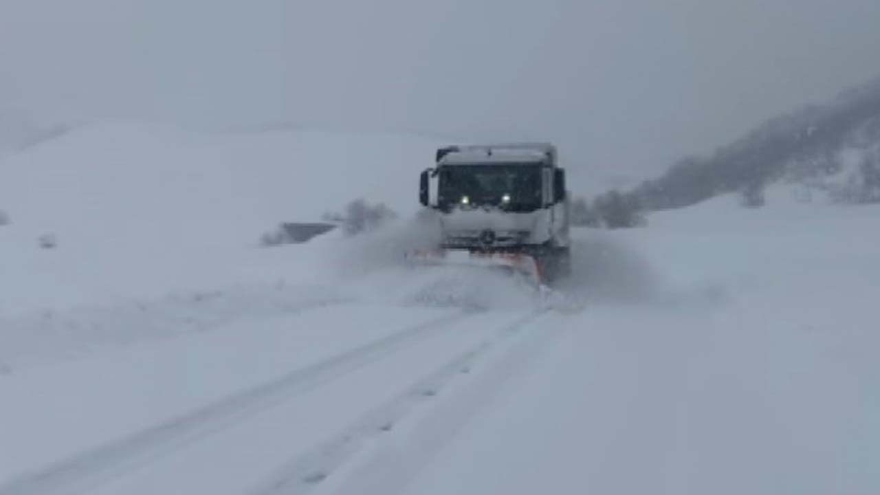 Tunceli'de kar yağışı nedeniyle 82 köy yolu ulaşıma kapandı