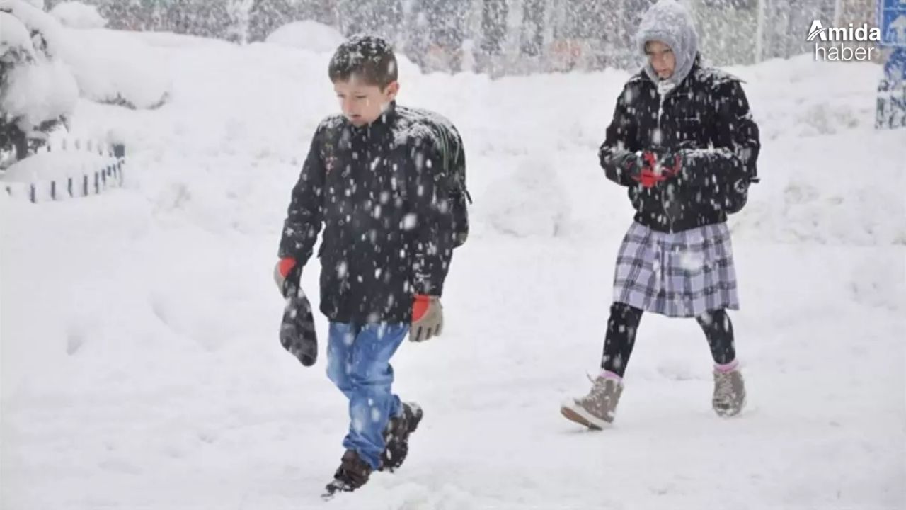 Yoğun kar yağışı nedeniyle 11 ilde eğitime ara verildi