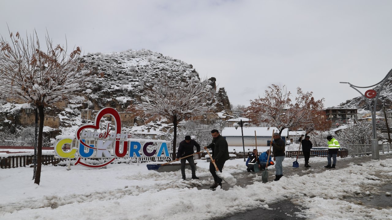 Hakkari'de  yol temizleme çalışması