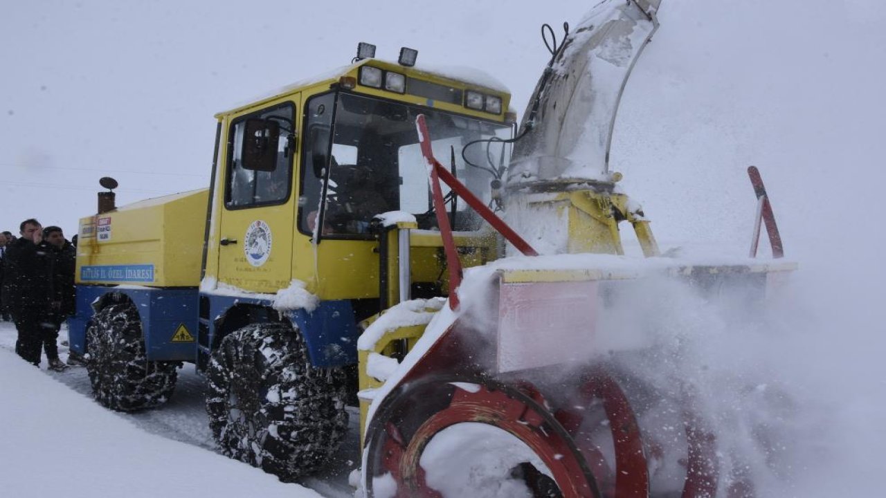 Bitlis’te kardan kapanan 306 köy yolu ulaşıma açılıyor