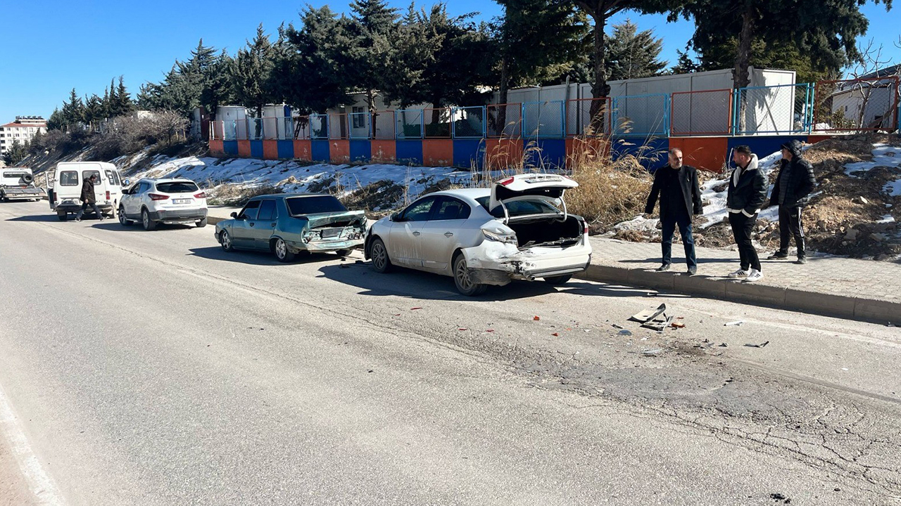 Adıyaman'da zincirleme trafik kazası: 1 kişi yaralandı