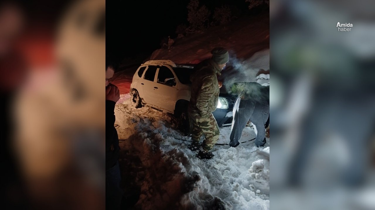 Siirt’te köy yolunda mahsur kalan aile kurtarıldı