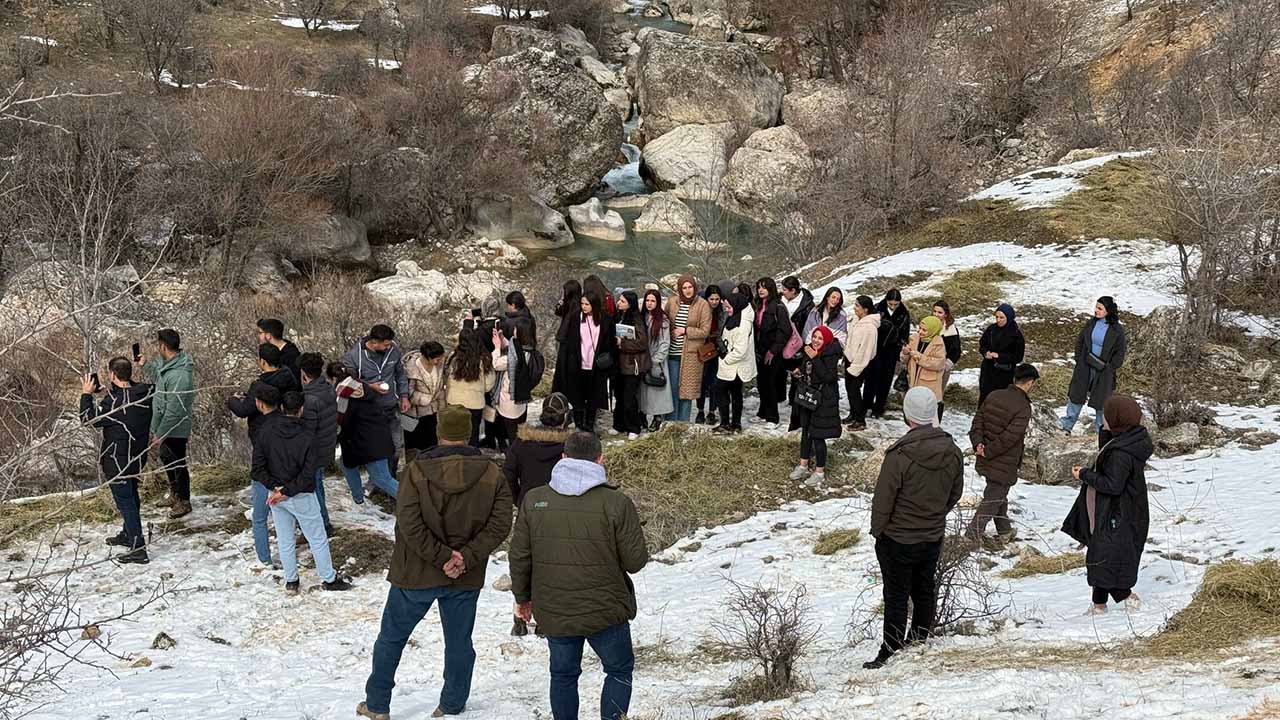 Tunceli’de yaban hayvanları için doğaya yem bırakıldı