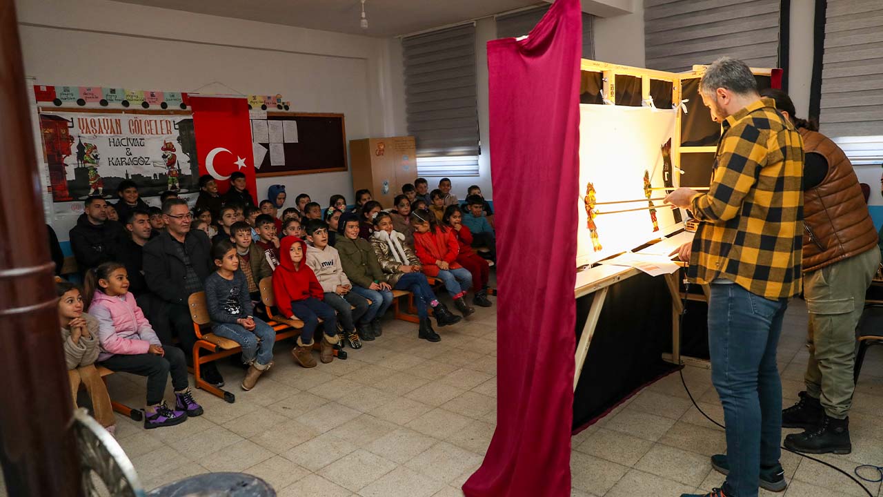 Diyarbakır’daki öğrenciler Hacivat-Karagöz ile buluşuyor