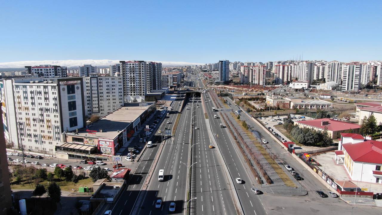 Karayolları yıllardır yapmıyordu: Diyarbakır Büyükşehir üstlendi