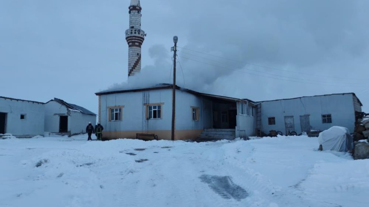 Van’da cami yangını