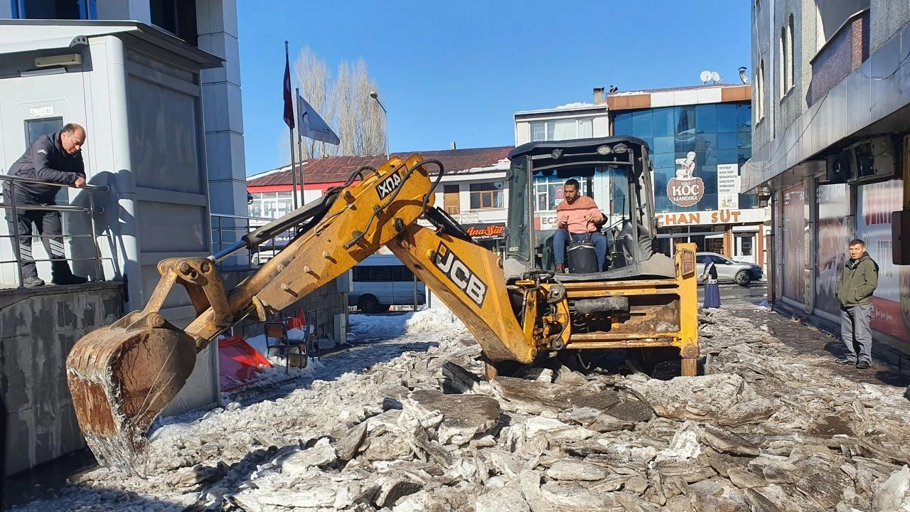 Ardahan'da kar ve buzla mücadele çalışmaları