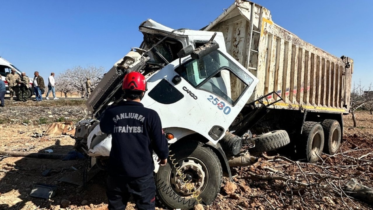 Şanlıurfa'da devrilen kamyondaki 2 kişi yaralandı