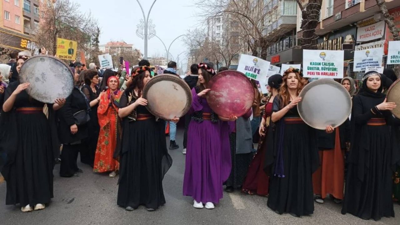 Diyarbakır: Öcalan’dan mesaj, Emniyet müdüründen karanfil!