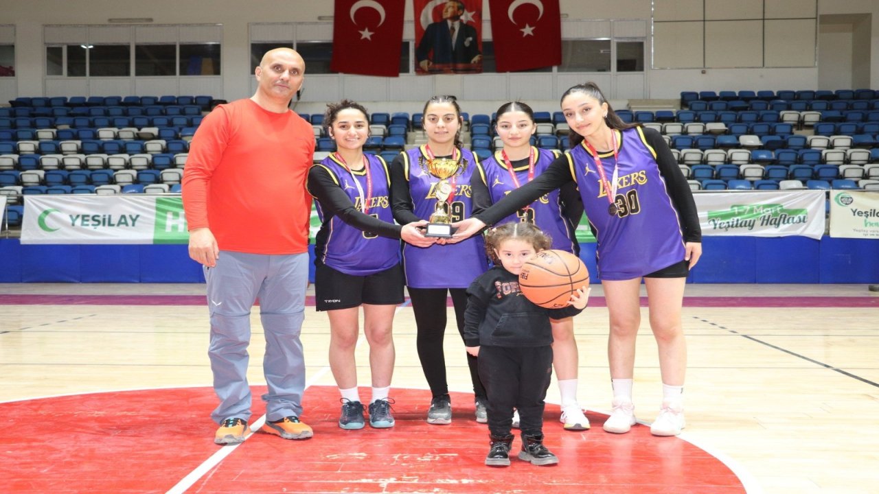 Hakkari'de Yeşilay Spor Oyunları Turnuvası sona erdi