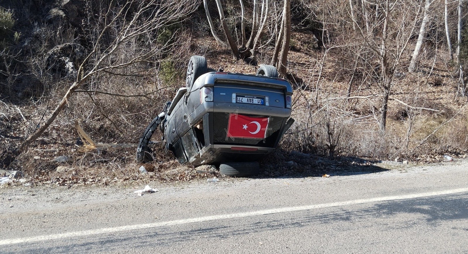 Adana'da takla atan cipteki 1'i çocuk 6 kişi yaralandı