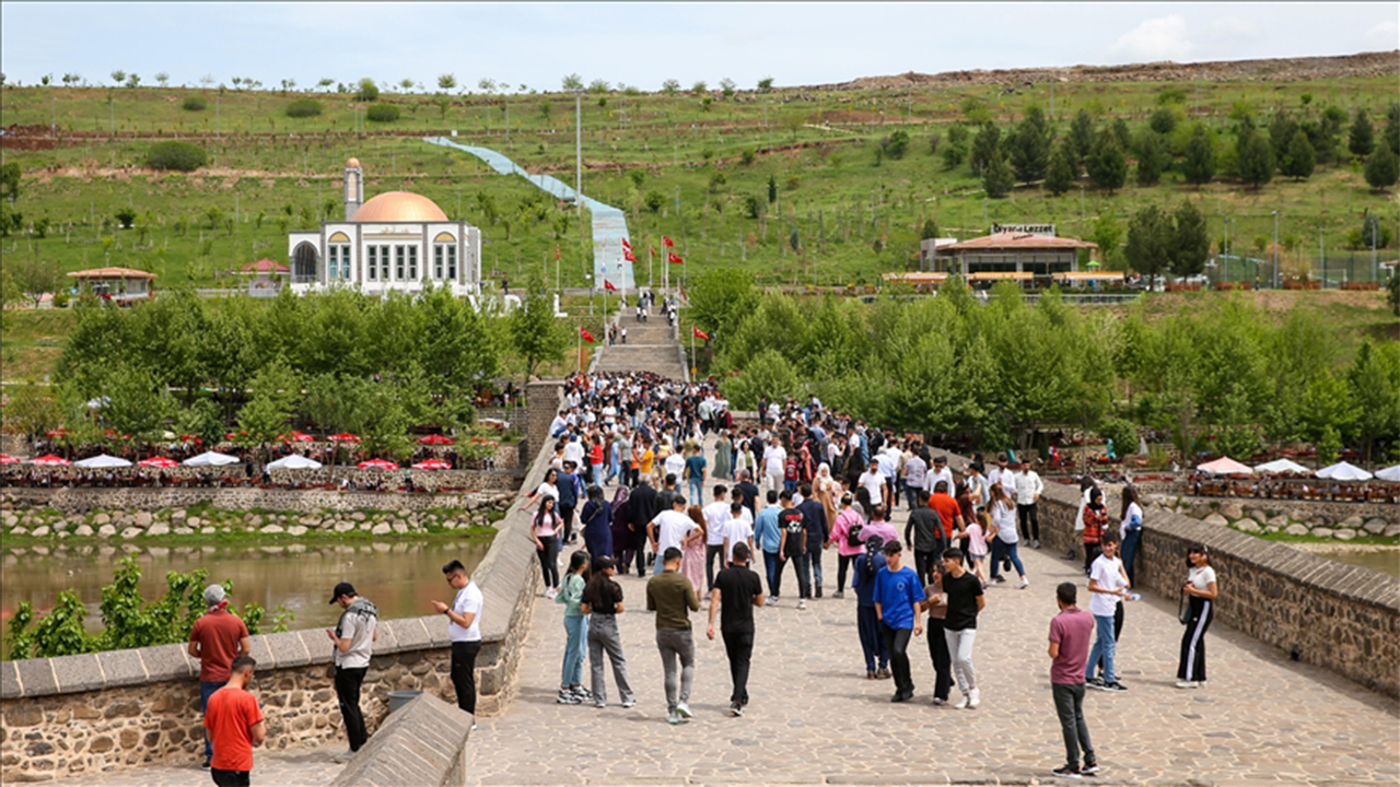 Diyarbakır’a bahar gelmeden yaz geldi