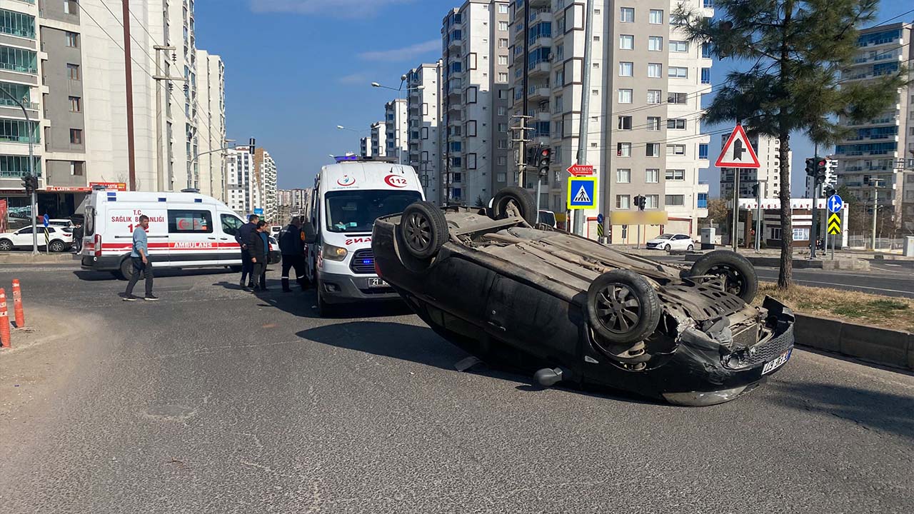 Diyarbakır’da otomobil takla attı: 3'ü çocuk 6 yaralı