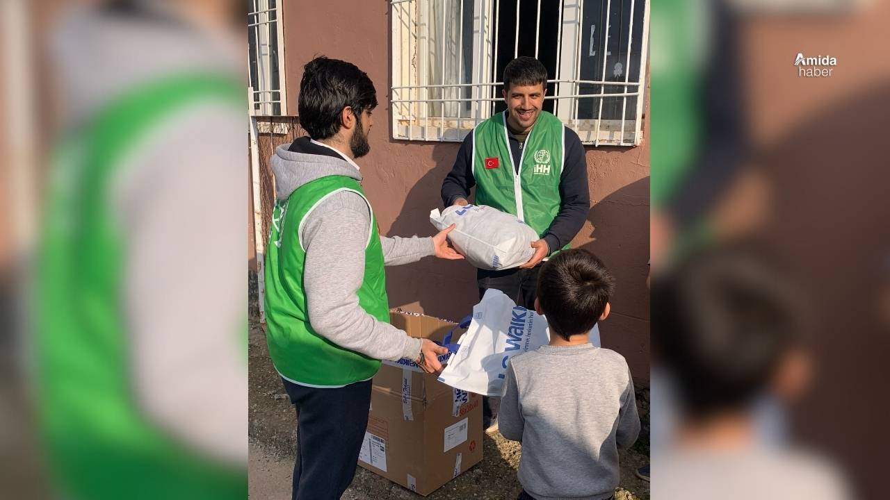 Siirt’te öğrencilere giyecek yardımı