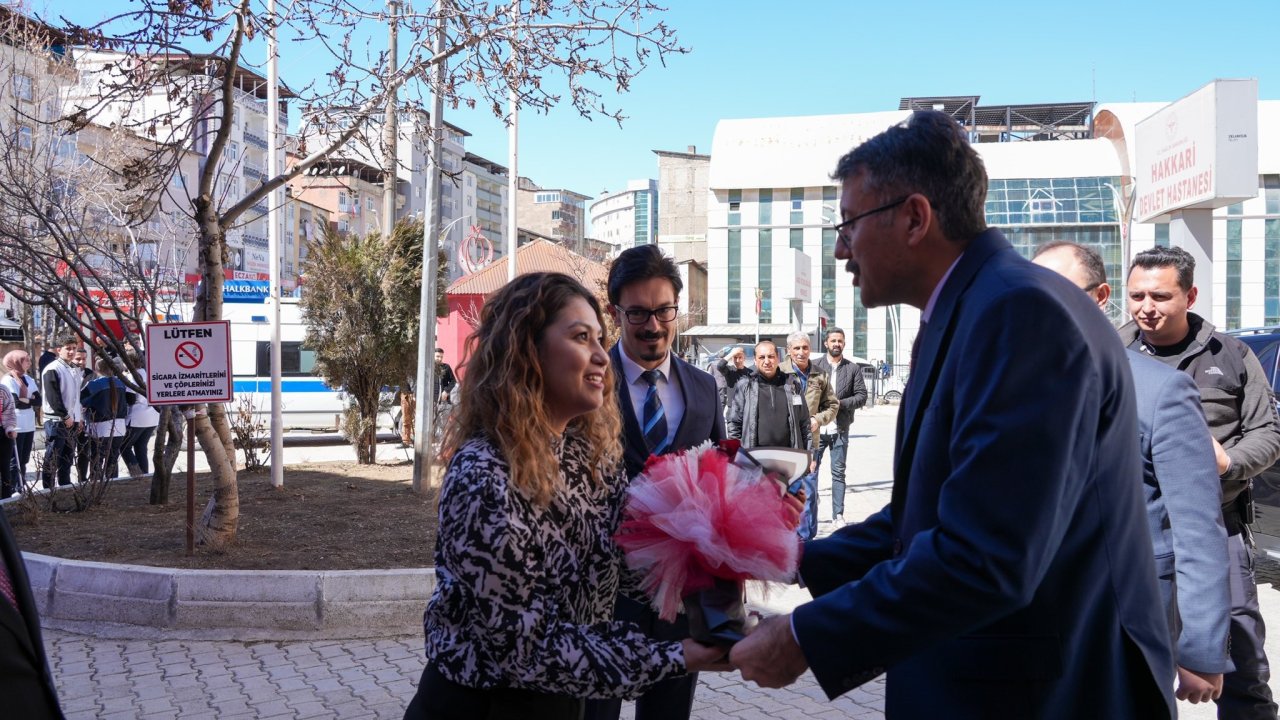 Hakkâri Devlet Hastanesine tıp bayramı ziyareti