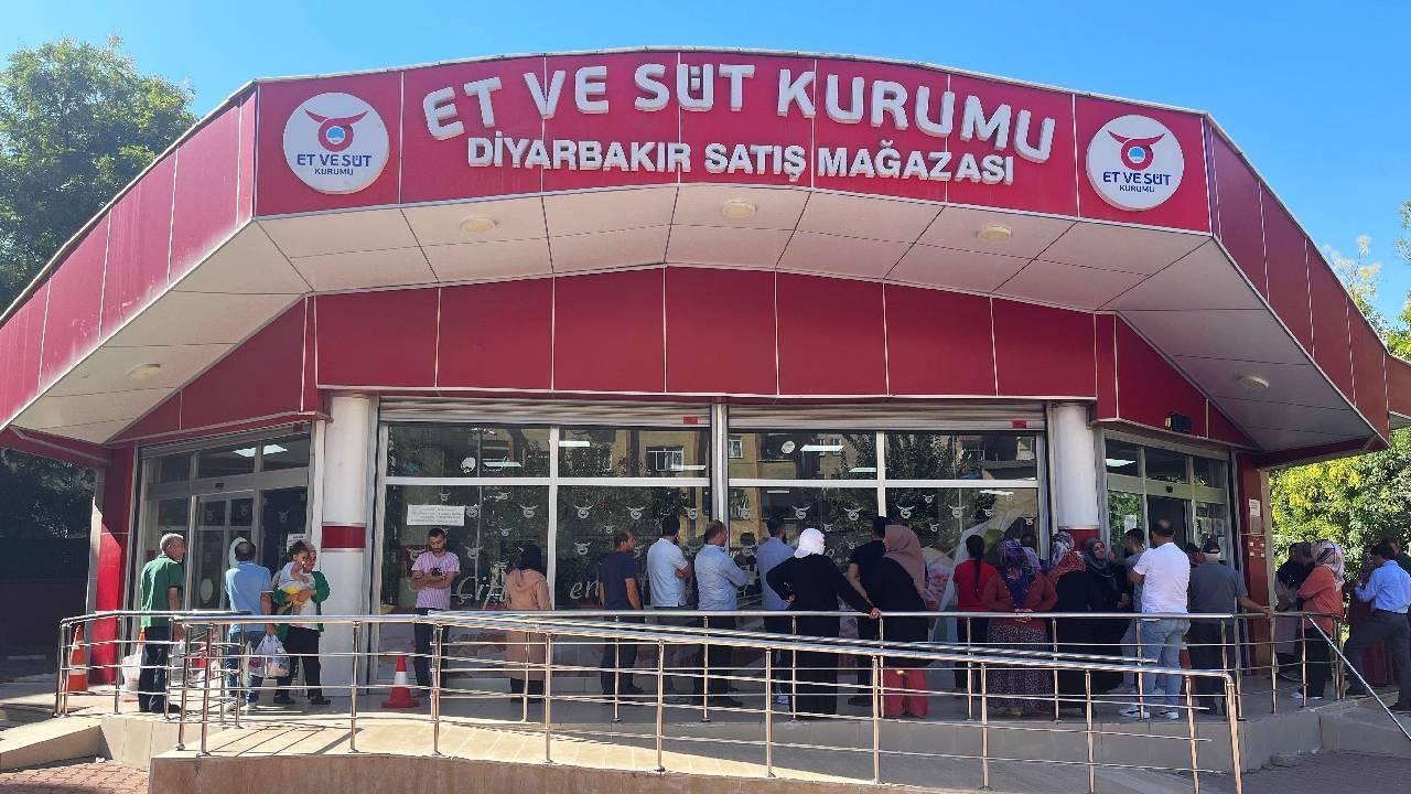 Diyarbakır’da yoksulluğun resmi: Bu kuyruk bir kilo et için