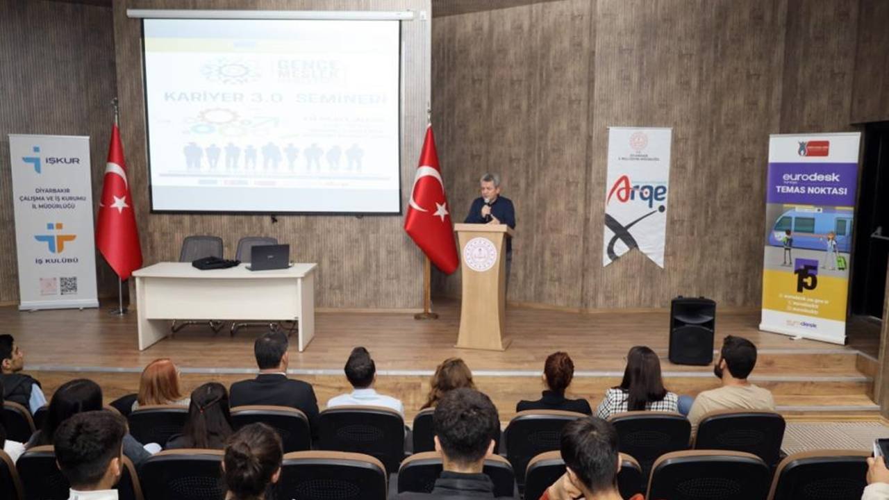 Diyarbakır’daki öğrencilere Kariyer 3.0 Semineri