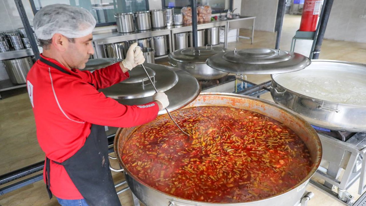 Diyarbakır’da günlük 3 bin kişiye iftar yemeği