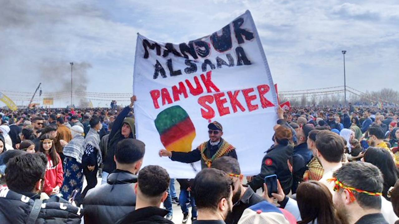 İstanbul Newroz'undan espirili gönderme: ‘Mansur Alsana Pamuk Şeker’