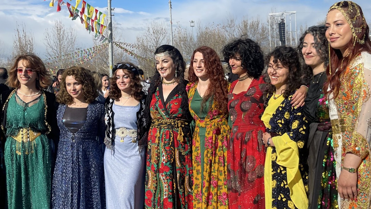 Newroz’un kültür elçileri: Kıyafet satışlarında patlama!