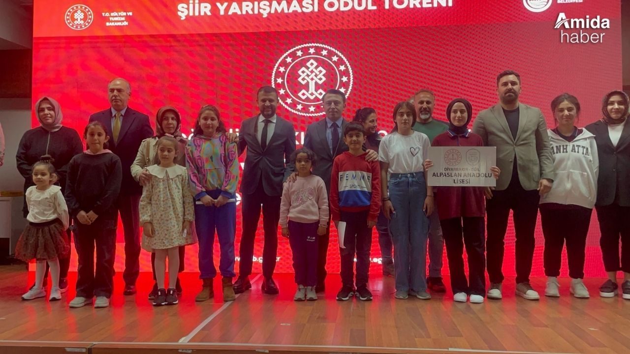 Diyarbakır'da dereceye giren genç şairler ödüllendirildi