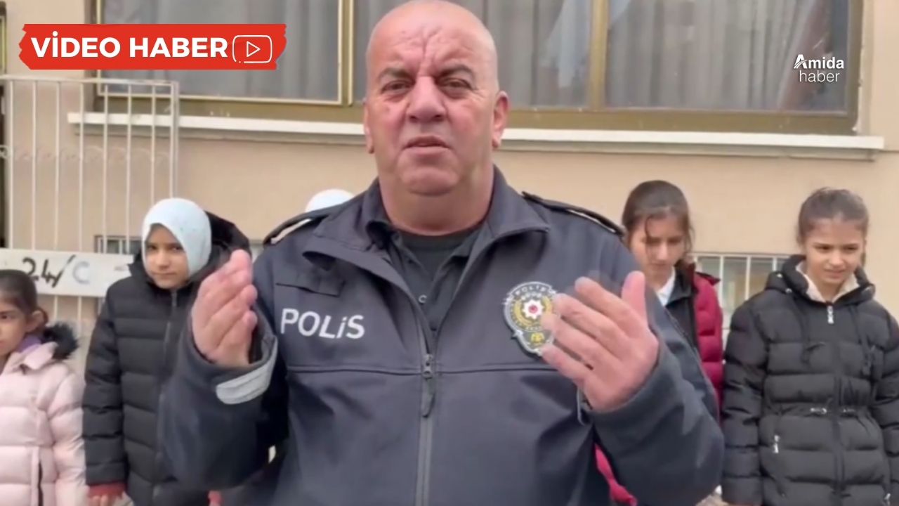 Pamuk şekeri tükendi! Polis Van’da bayram şekeri dağıttı