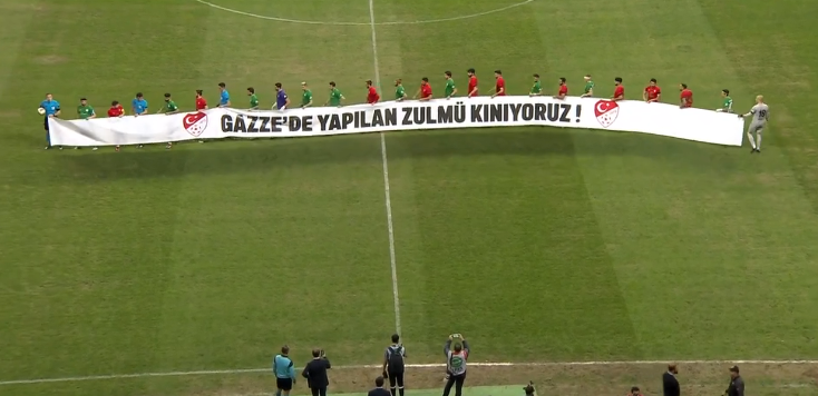 Amedspor, Gazze pankartıyla sahaya çıktı